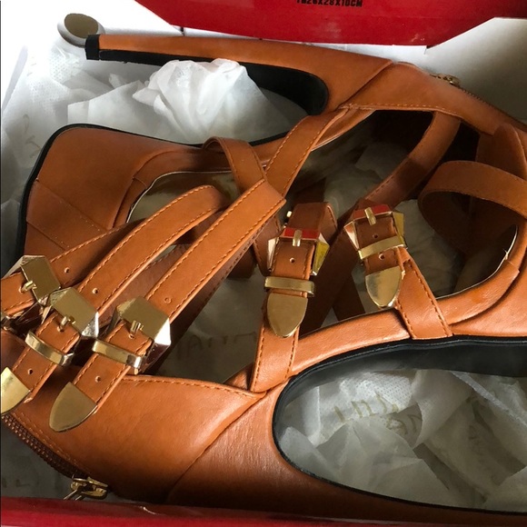 Heels - Picture 3 of 3